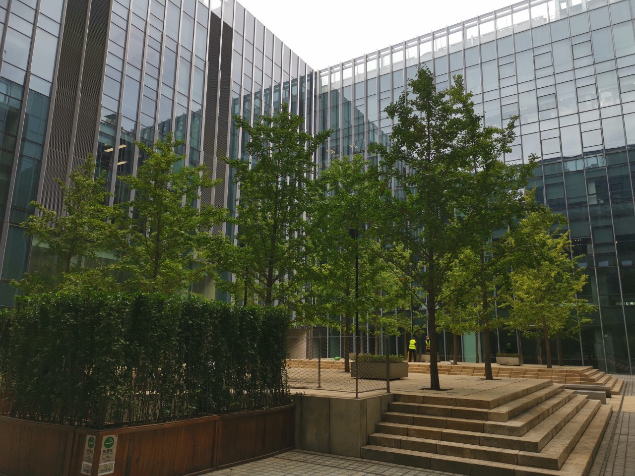 利星行广场入口 