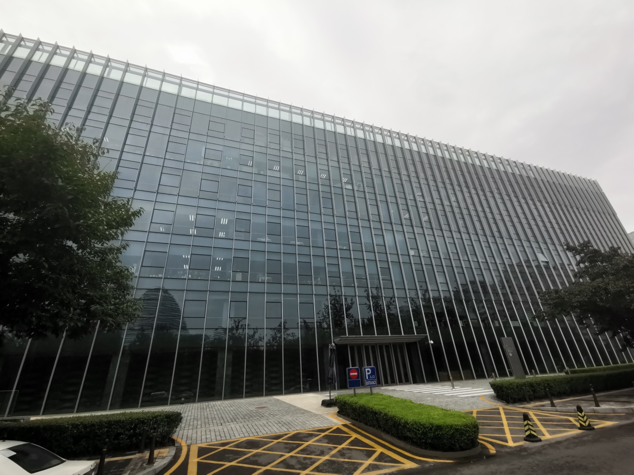 利星行广场外立面 