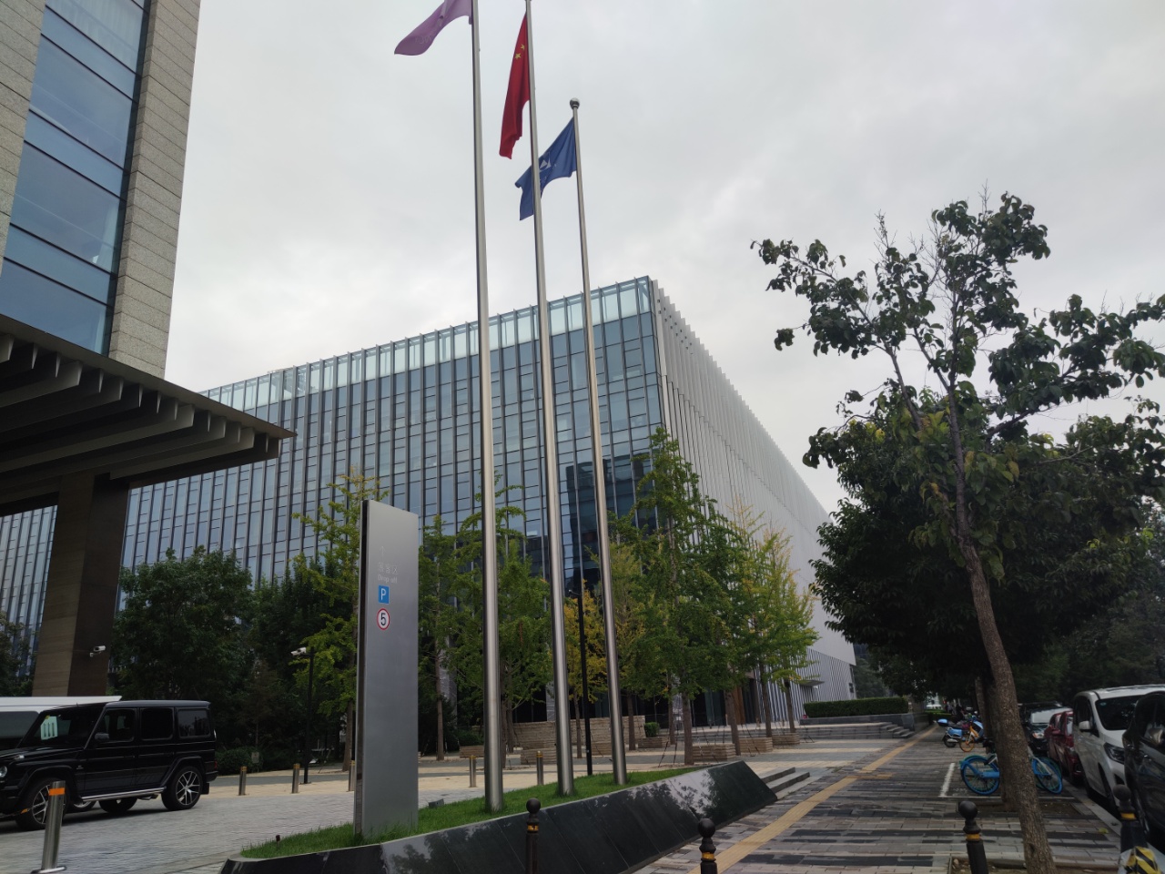 利星行广场周边环境 